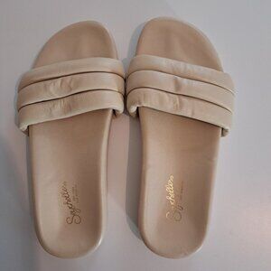 Seychelles Almond/Cream Colored Sandals Size 6